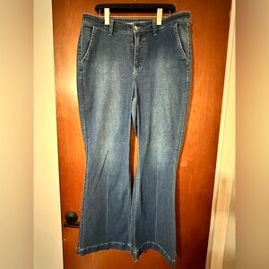 Old Navy Women's Flare Jeans in Blue
